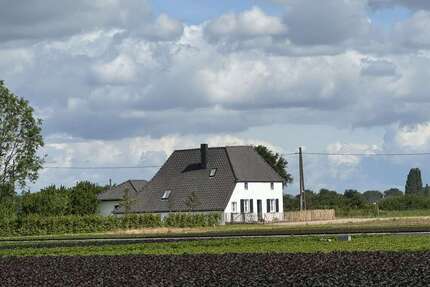 Haus zum Mieten in Bedburg-Hau 1.990,00 € 144 m²