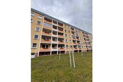 Wohnung zum Kaufen in Hohenstein-Ernstthal 49.000,00 € 65.85 m²