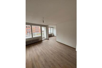 Renovierte 3 ZKB mit EBK, 2 Loggien und Aufzug im Stadtteil Idar - Idar-Oberstein