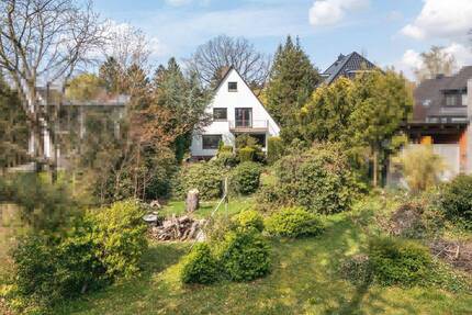 Großzügiges Einfamilienhaus auf parkähnlichem Anwesen inklusive Baugrundstück - Hamburg Niendorf