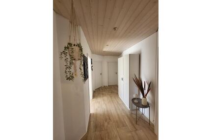 Gemütliche 5-Zimmer-Wohnung mit Balkon in Langerringen