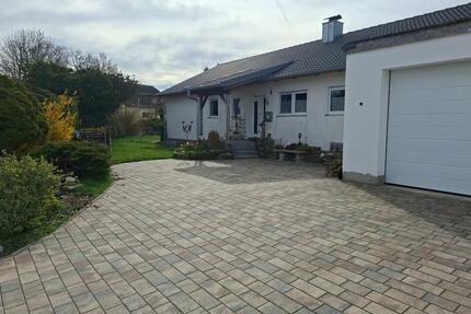 Einfamilienhaus Bungalow in Tiefenbach, Doppelgarage, Terrassen. - Crailsheim