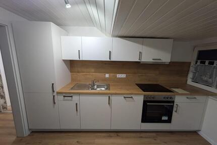 Frisch renovierte 3-Zimmer-DG-Wohnung mit neuer Einbauküche in Ahorn Triebsdorf