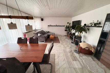 Schöne 4-Zimmer Wohnung mit Balkon in Metzingen-Neugreuth