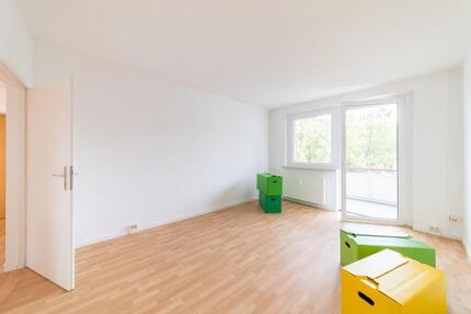 Gemütliche 3-Zimmerwohnung - Küche und Bad mit Fenster - Halle (Saale) Halle-Neustadt