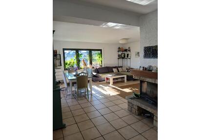 Attraktive 6-Zimmer Maisonette-Wohnung mit Balkon und Kamin - Neunkirchen-Seelscheid