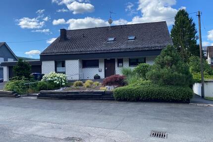 Einfamilienhaus mit Einliegerwohnung - Siegen Dillnhütten