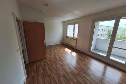 Wohnung zum Mieten in Halle 339,00 € 56.98 m²
