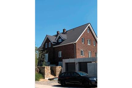 Hochwertiges Neubau-Massivhaus mit zwei Wohneinheiten - Lauenau