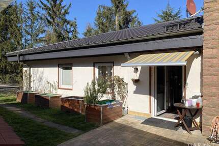 Wohnen auf einer Ebene ermöglicht dieser freistehende Bungalow mit traumhafter Fernsicht! - Wolfstein