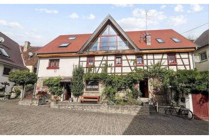 Wohn- und Ferienhaus mit Gastwirtschaft - Randersacker