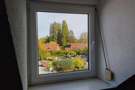 renovierte 3-Zimmer Dachgeschoss Wohnung - sehr zentral in Lage