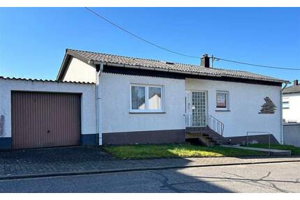 Illingen OT: Freist. 1FH mit Garage und Garten