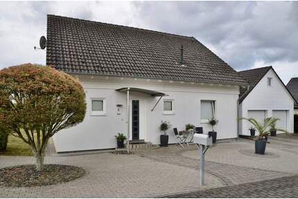 Gepflegtes Einfamilienhaus in begehrter Wohnlage | Irmenach | Nähe Flughafen Hahn | Doppelgarage