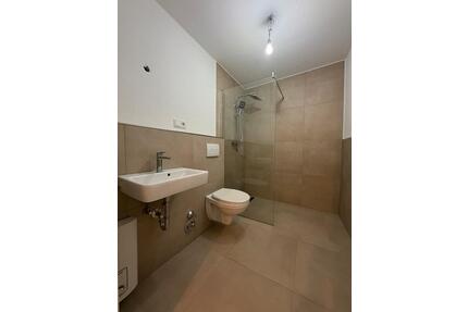 Kernsanierte 2,5 Zimmer Whg 1.OG mit Balkon in Duisburg Meiderich