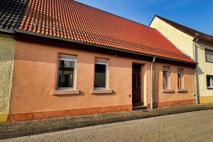Solides Häuschen mit Garten und Ausbaureserve ! - Alsleben