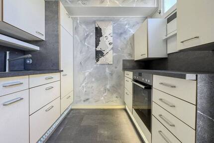 Renovierte 1-Zimmer-Wohnung mit Tiefgaragenstellplatz in gut angebundener Lage - Nürnberg St Peter