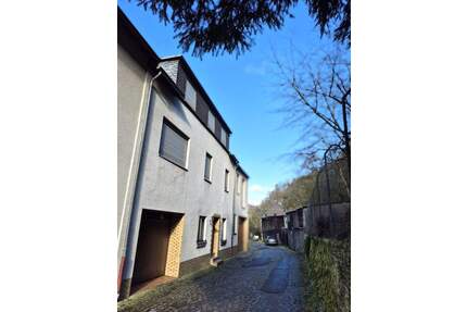 Trarbach: Solides Reihenmittelhaus mit Garage in ruhiger Ortsrandlage - Traben-Trarbach / Trarbach