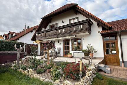 Großzügiges Zweifamilienhaus mit Traumgarten und Doppelgarage in NeuburgHeinrichsheim - Neuburg an der Donau