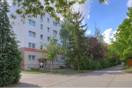 Wohnung zum Mieten in Halle 328,00 € 56.98 m²