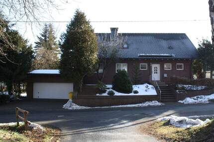 Großzügiges und zentrales Wohnhaus mit Garage und Garten in Feudingen - Bad Laasphe