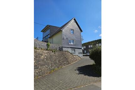 Mehrfamilienhaus (5,9 % Rendite) sonnige zentrumsnahe Lage Siegen - Freudenberg