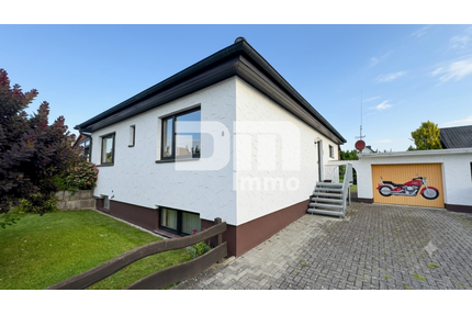 Solider Familien-Bungalow mit großem Potenzial in ruhiger Lage mit Wintergarten und Garage - Calden