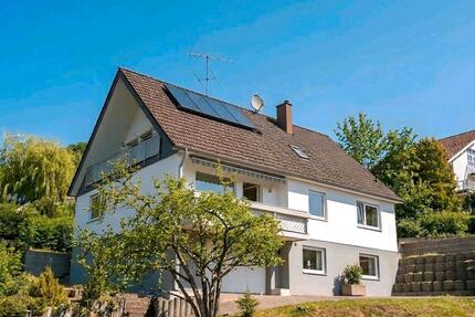 Modernisiertes EFH mit Einliegerwohnung und großem Grundstück - Albstadt Gemarkung Burgfelden