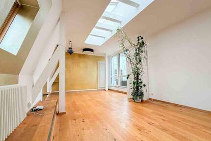 Traumhaft große 4-Zimmer-Dachgeschoss-Wohnung mit Fahrstuhl in Dresden-Südvorstadt