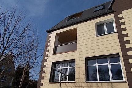 Große DG 2-Zimmer mit Balkon, Laminat, 2x Abstellraum und Wanne in idyllischer Lage! - Taura