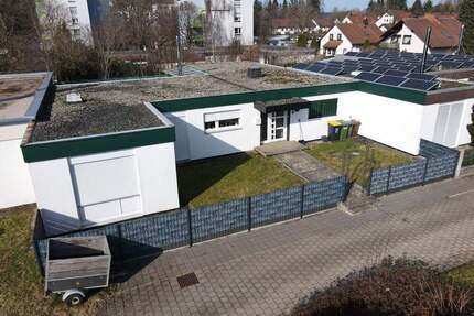 Modernisiertes Reihenbungalow in Bad Dürrheim – Wohnen auf einer Ebene mit Garten und Kamin