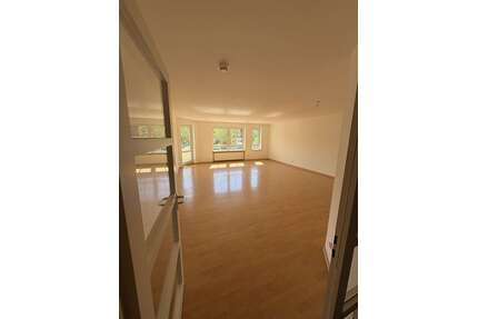 Wohnung zum Mieten in Regensburg-Burgweinting 1.970,00 € 152 m²