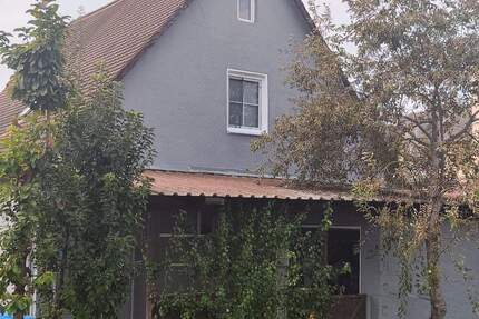 Sofort verfügbares Einfamilienhaus mit Garten, neuwertiger Heizung und Garage zu verkaufen. - Aiglsbach