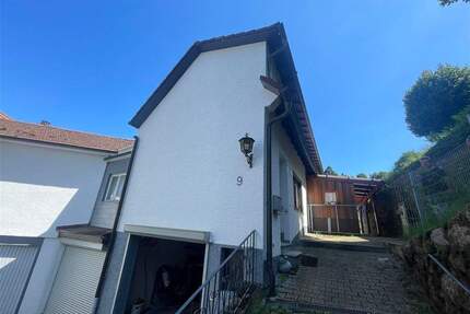 Kleines Haus mit 2 Wohnungen in ruhiger Lage in Bühlertal