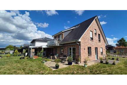 Neuwertiges Einfamilienhaus (KfW 55) inkl. Einliegerwohnung mit traumhaftem Blick über die Wiesen - Ottersberg