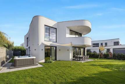 Haus zum Kaufen in Frankfurt am Main 3.750.000,00 € 495 m²