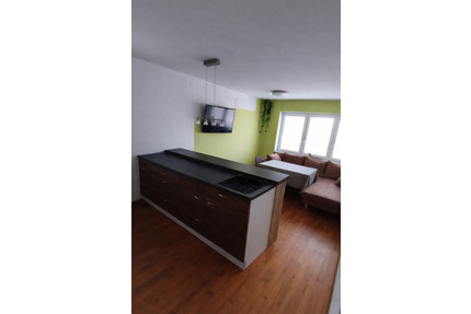 Zimmer in entspannter WG frei - 350,00&nbsp;EUR Kaltmiete, ca.&nbsp; 42,00&nbsp;m&sup2; in Burghausen (PLZ: 84489)