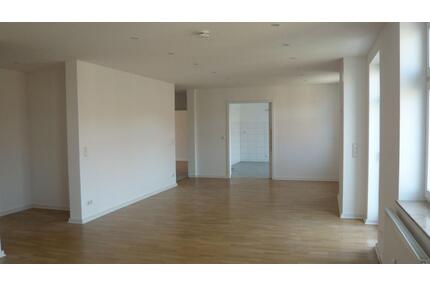 3 Zimmer mit 2 Balkone, Wohnzimmer ca. 40 m² !! 2 Bäder - Delitzsch