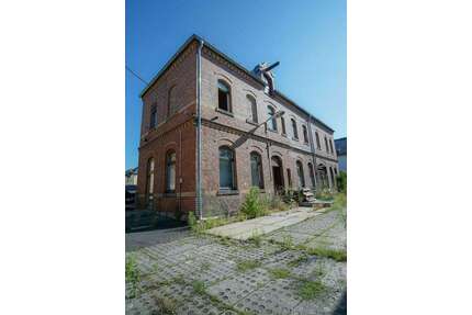 Haus zum Kaufen in Zwickau 230.000,00 € 450 m²