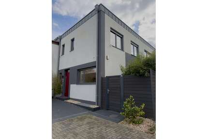 Haus zum Kaufen in Krefeld Oppum 855.000,00 € 139.6 m² - Krefeld / Oppum