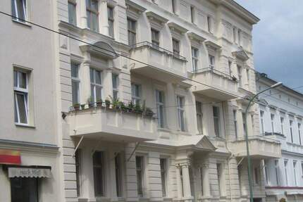 sehr sonnige Wohnung, Stuck, nahe Park. 4- (bzw. nach Umbau) 5- Zimmer Balkon PKW Stellplatz - Potsdam Brandenburger Vorstadt