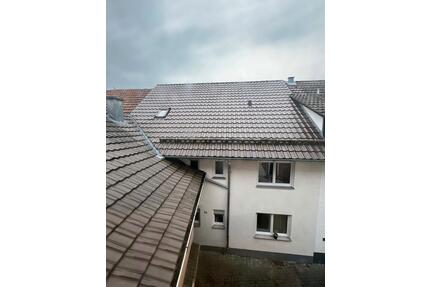 Zweifamilienhaus mit ausbaubarem Dachgeschoss und Nebengebäude - Gersfeld (Rhön)