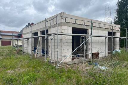 Rohbauhaus in Hillersleben - 90.000,00&nbsp;EUR Kaufpreis, ca.&nbsp; 180,00&nbsp;m&sup2;&nbsp;Wohnfl&auml;che in Hillersleben (PLZ: 39343)