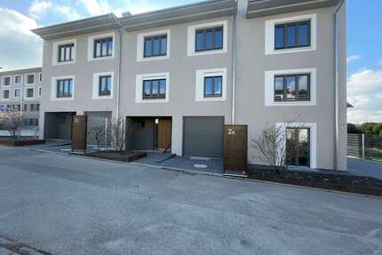 Haus zum Mieten in Söllingen 2.100,00 € 183.8 m²