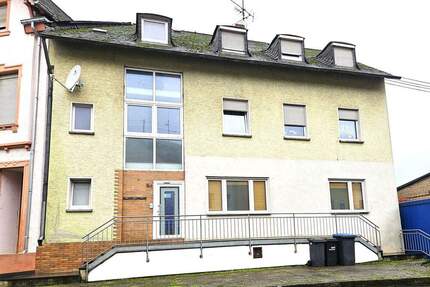 Einseitig angebautes Haus mit 3 Wohneinheiten - Trier Kürenz