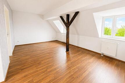 große Dachgeschosswohnung für Kreative! - Merseburg