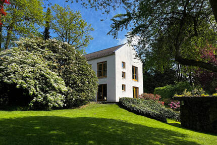 Architektonisches Unikat in Bendestorf auf traumhaftem Grundstück