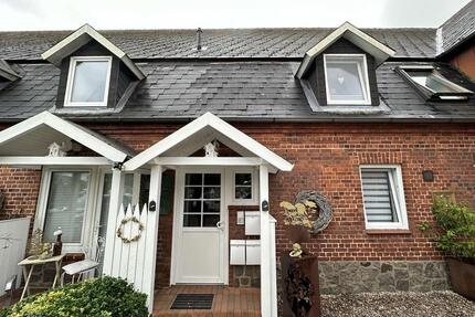 Für Bestager: Wunderschöne 3 Zimmer Wohnung im 1. OG mit Gartenanteil - Borgstedt