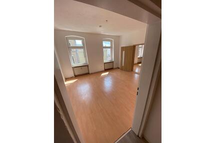 Großzügige 5 Zimmer Wohnung (98 qm) im 2. OG frisch saniert - Oelsnitz (Vogtland)