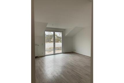 2-Raum DG-Wohnung mit Stellplatz und Balkon - Duisburg Hamborn